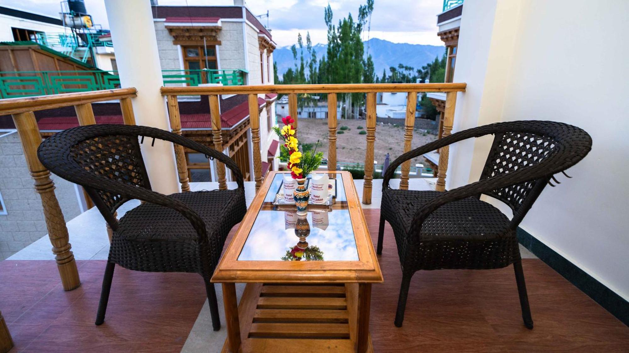 Hotel Om Ladakh Λεχ Εξωτερικό φωτογραφία